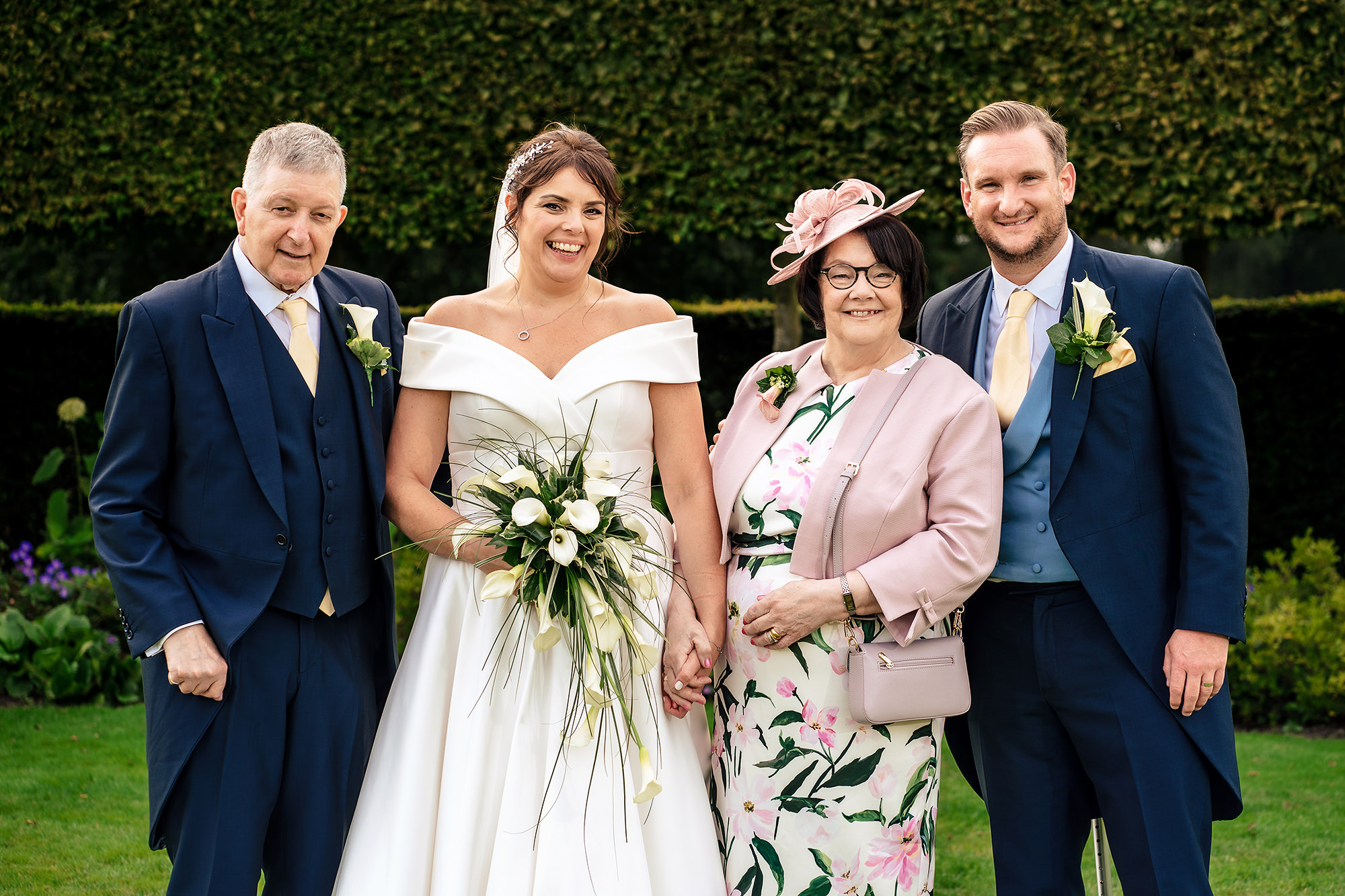 The full bridal party group photo, Merrydale Manor wedding photographer